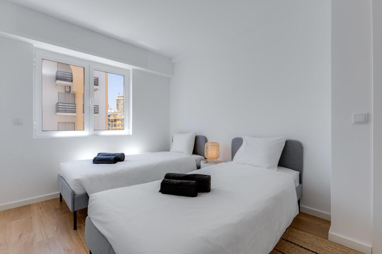 T2 Rosa Dos Ventos, A/C & Terrace - Casas & Papeis Daire Armação de Pêra Dış mekan fotoğraf